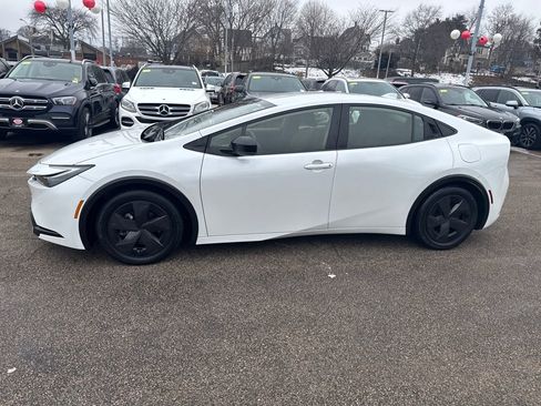 Used 2023 Toyota Prius Prime SE image 4