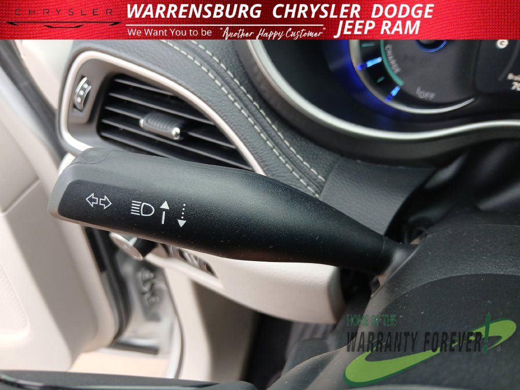 Used 2024 Chrysler Pacifica Limited FWD image 19