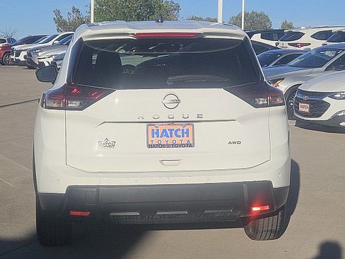 Used 2024 Nissan Rogue S AWD/4WD image 6