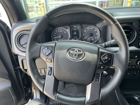 Used 2023 Toyota Tacoma TRD Off-Road w/ TRD Premium Off Road Package AWD/4WD image 19