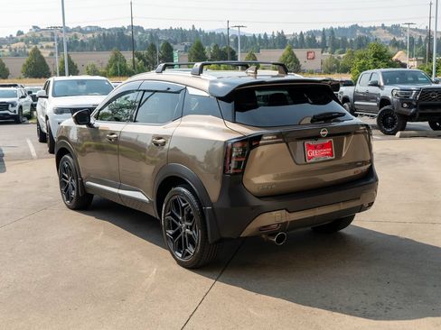 Used 2025 Nissan Kicks SR w/ SR Premium Package AWD/4WD image 5
