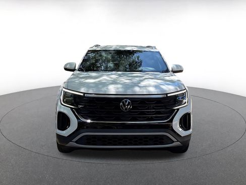 Used 2024 Volkswagen Atlas Cross Sport SE FWD image 2