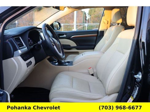 Used 2017 Toyota Highlander Limited image 23