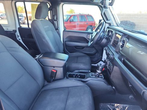 Used 2020 Jeep Wrangler Unlimited Sahara image 20