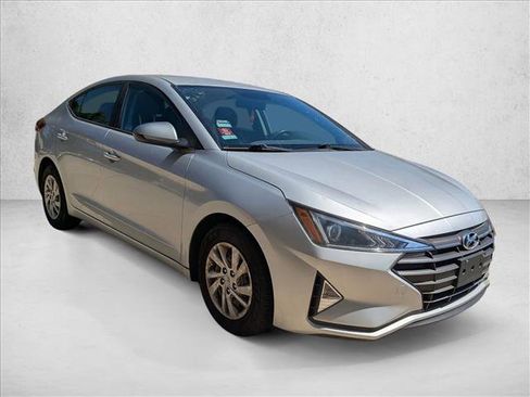 Used 2019 Hyundai Elantra SE w/ Cargo Package FWD image 3