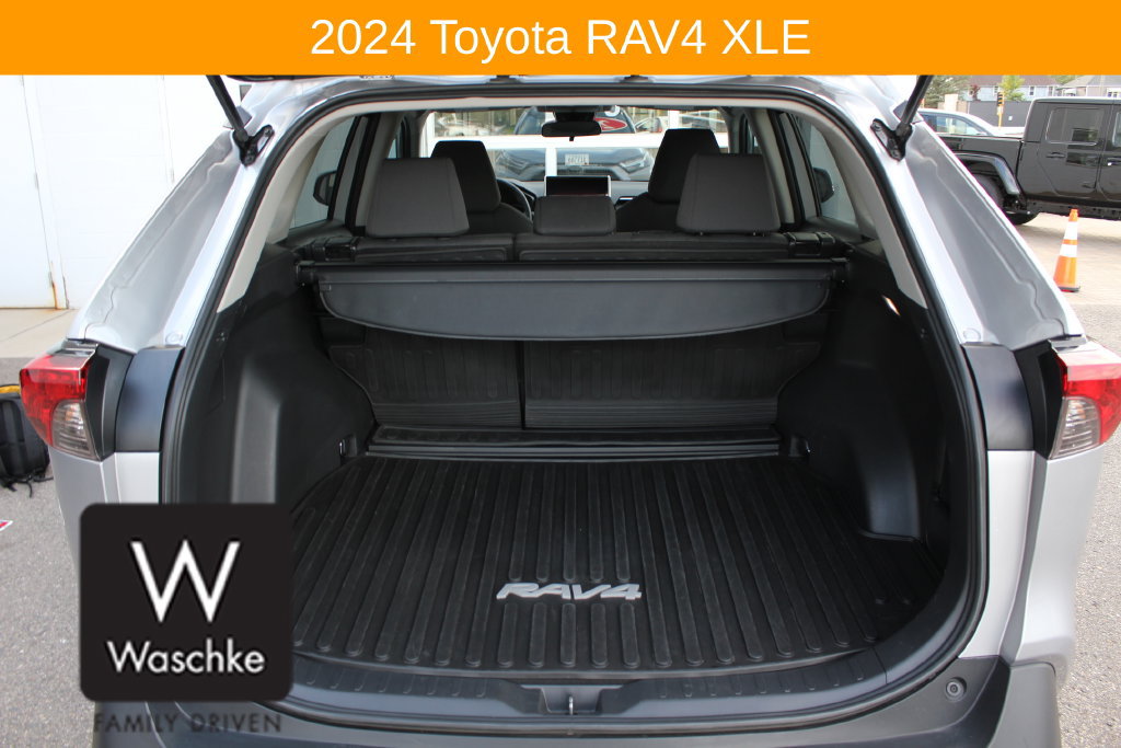 Used 2024 Toyota RAV4 XLE AWD/4WD image 17