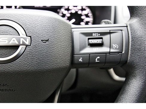 Used 2025 Nissan Rogue S image 14