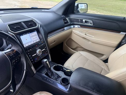Used 2017 Ford Explorer Limited FWD image 21