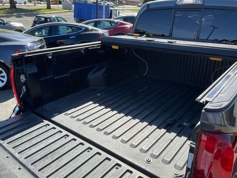 Used 2019 Toyota Tacoma SR5 image 8