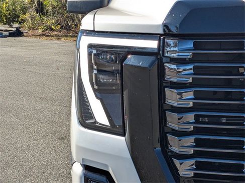 Used 2025 GMC Sierra 2500 Denali Ultimate image 9