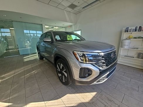 Used 2024 Volkswagen Atlas Cross Sport SE image 7