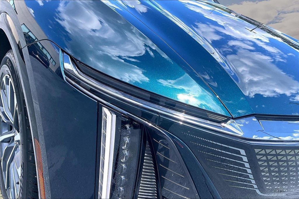 Certified 2024 Cadillac Lyriq Sport AWD/4WD image 32