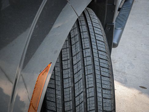 Used 2023 Nissan Frontier SV w/ SV Convenience Package image 12