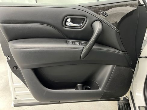 Used 2024 INFINITI QX80 Luxe image 11