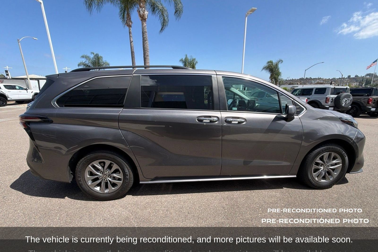 Used 2024 Toyota Sienna XLE FWD image 4