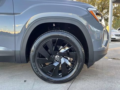 New 2026 Volkswagen Atlas SE FWD image 8