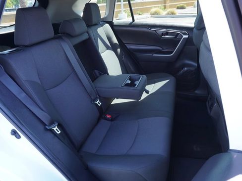 Used 2025 Toyota RAV4 XLE FWD image 9