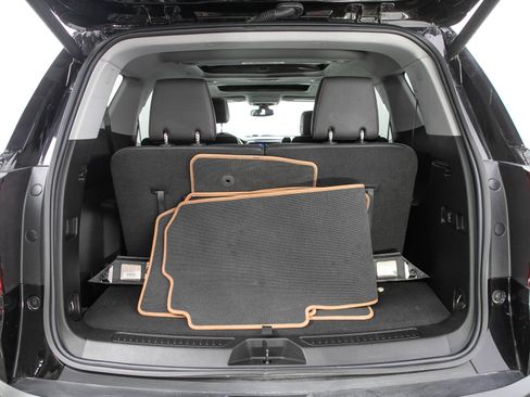 Used 2023 GMC Acadia AT4 w/ GMC Pro Grade Package AWD/4WD image 9