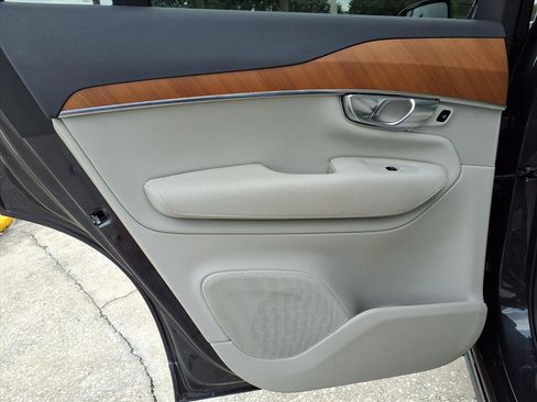 Used 2022 Volvo XC90 T6 Momentum w/ Advanced Package image 19