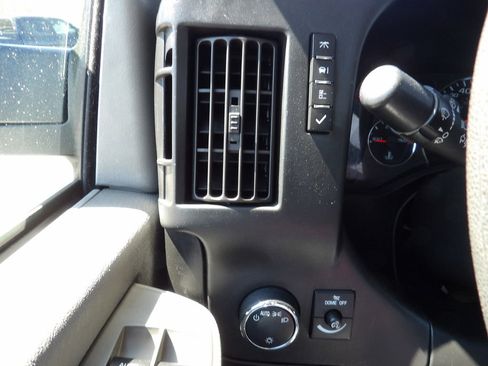 Used 2017 Chevrolet Express 2500 image 19