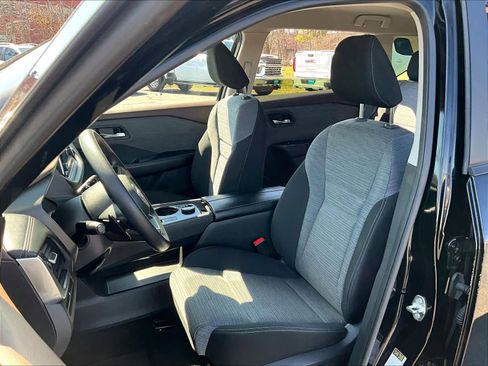 Used 2023 Nissan Rogue SV image 10