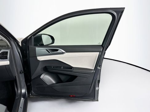 Used 2025 Volkswagen Taos SE image 31