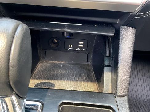 Used 2019 Subaru Outback 3.6R Touring AWD/4WD image 35