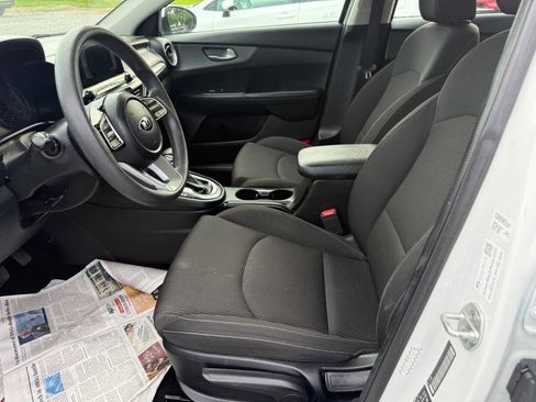 Used 2020 Kia Forte LXS FWD image 12