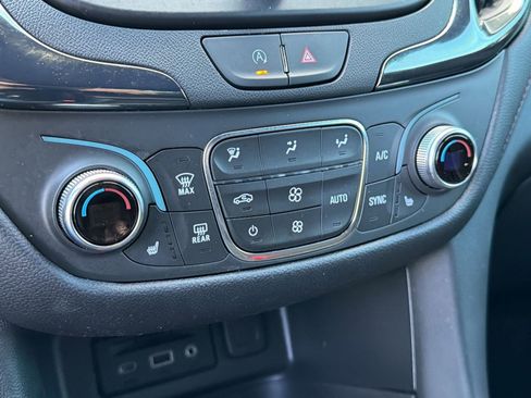 Certified 2023 Chevrolet Equinox RS FWD image 18