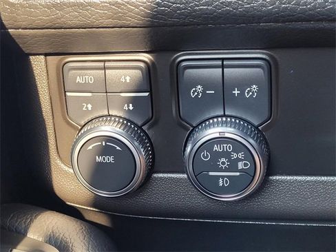 Used 2023 GMC Yukon Denali image 26