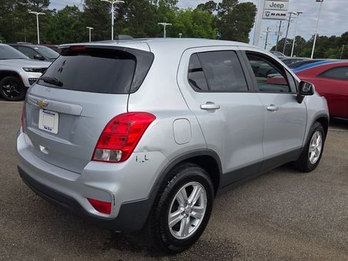 Used 2020 Chevrolet Trax LS w/ Tint and Cruise Package FWD image 12