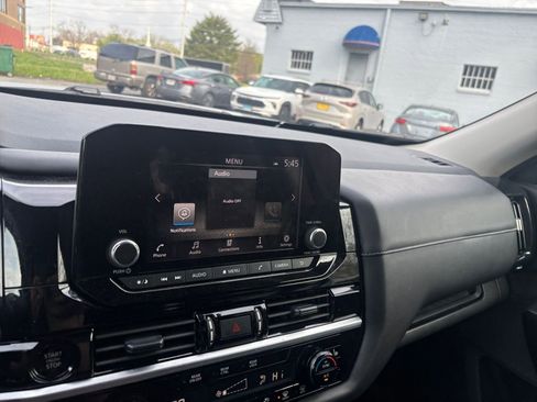 Used 2025 Nissan Pathfinder SV image 36