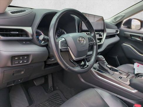 Used 2022 Toyota Highlander Platinum AWD/4WD image 10