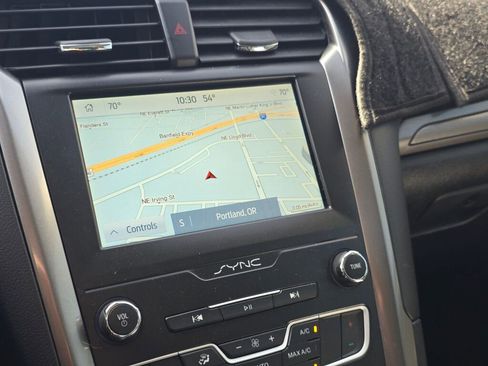 Used 2019 Ford Fusion SE FWD image 29