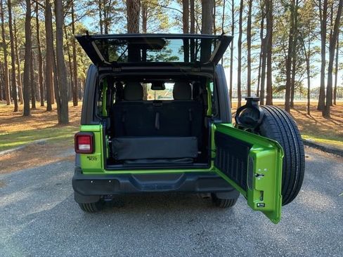 Used 2025 Jeep Wrangler Sport S image 18