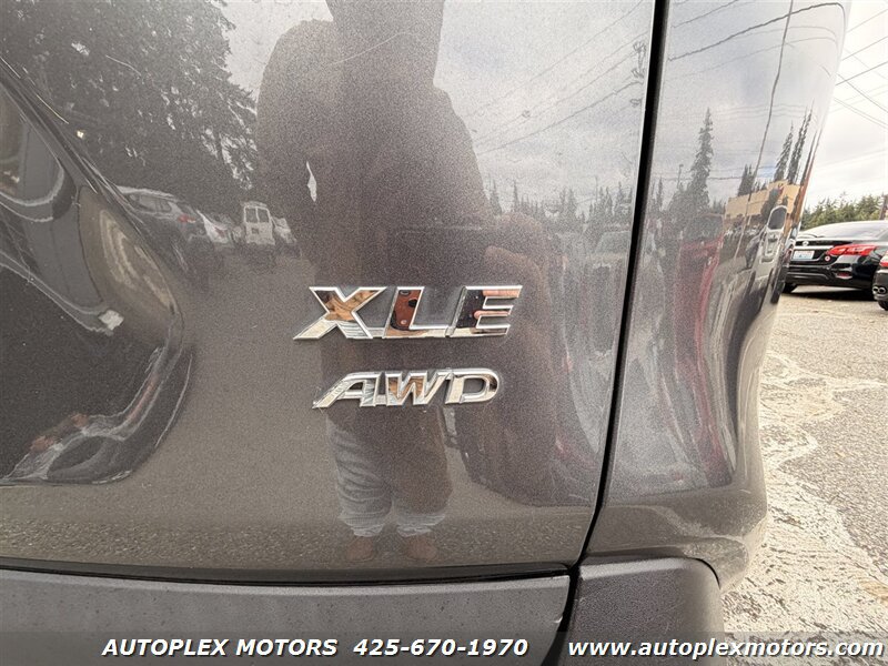 Used 2020 Toyota RAV4 XLE w/ Convenience Package AWD/4WD image 19