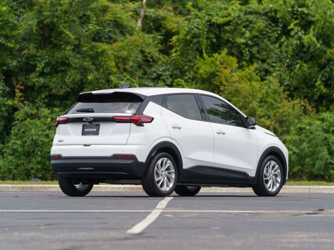 Used 2027 Chevrolet Bolt LT w/ Comfort Package FWD image 35