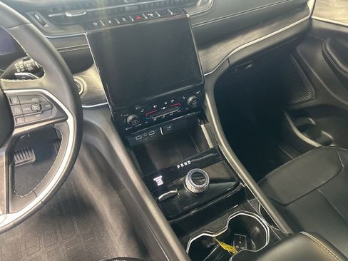 Used 2023 Jeep Grand Cherokee L Limited w/ Luxury Tech Group II image 4