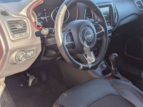 Used 2019 Jeep Compass Trailhawk image 16
