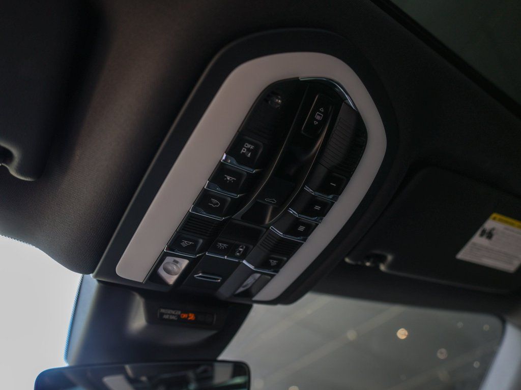 Certified 2026 Porsche Macan AWD/4WD image 25
