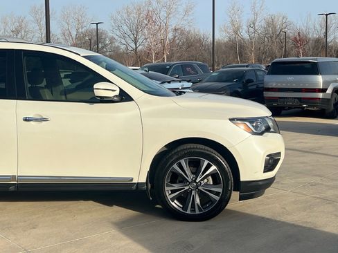 Used 2019 Nissan Pathfinder Platinum image 6