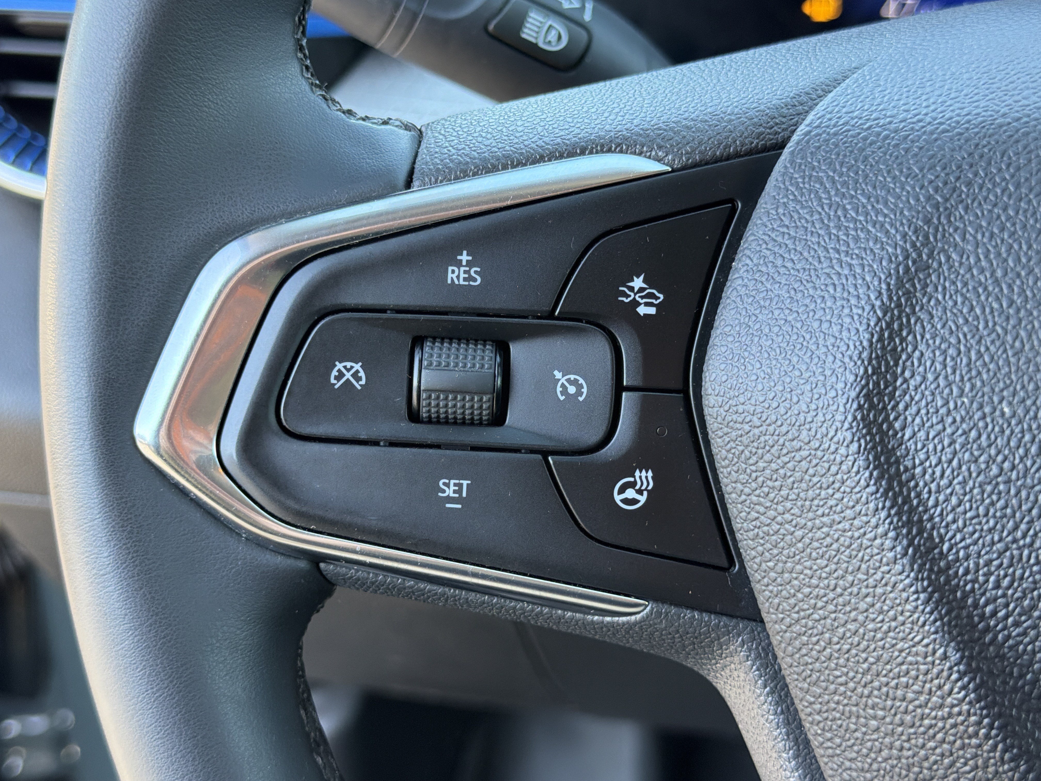 Used 2025 Chevrolet Trax LT w/ Driver Confidence Package FWD image 19