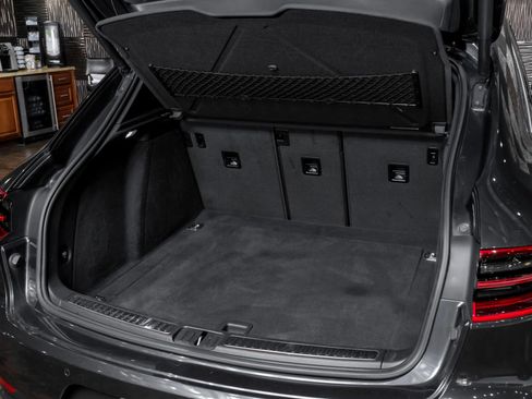 Used 2017 Porsche Macan image 57