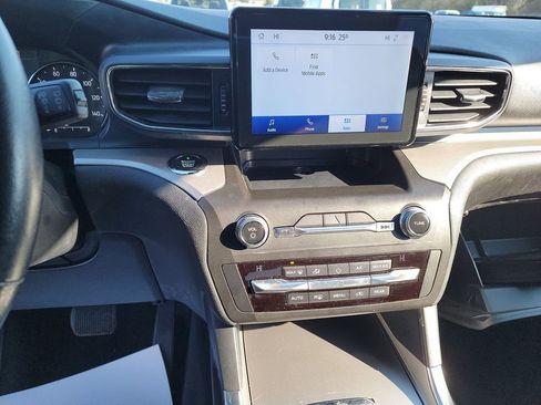 Used 2020 Ford Explorer XLT w/ Equipment Group 202A image 6