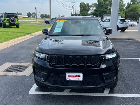 Used 2024 Jeep Grand Cherokee Altitude AWD/4WD image 5