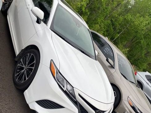 Used 2019 Toyota Camry SE w/ Audio Package image 3