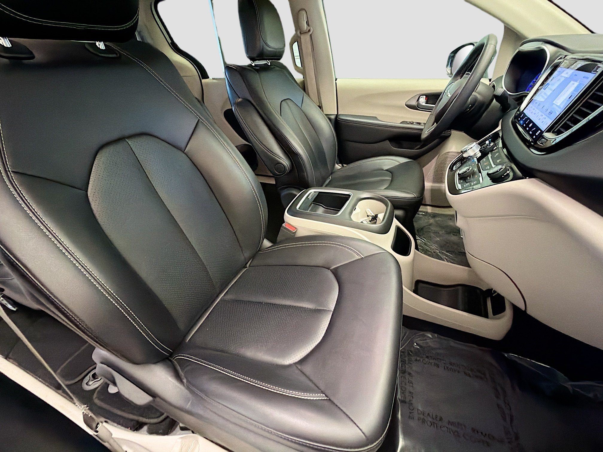 Used 2024 Chrysler Pacifica Touring-L FWD image 15