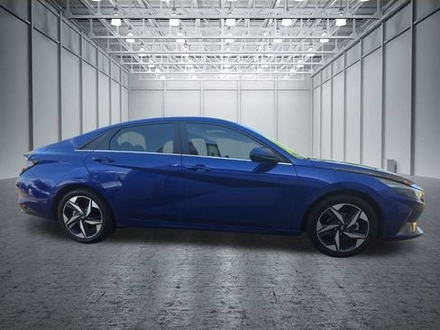 Used 2022 Hyundai Elantra Limited w/ Preferred Accessory Package FWD image 8