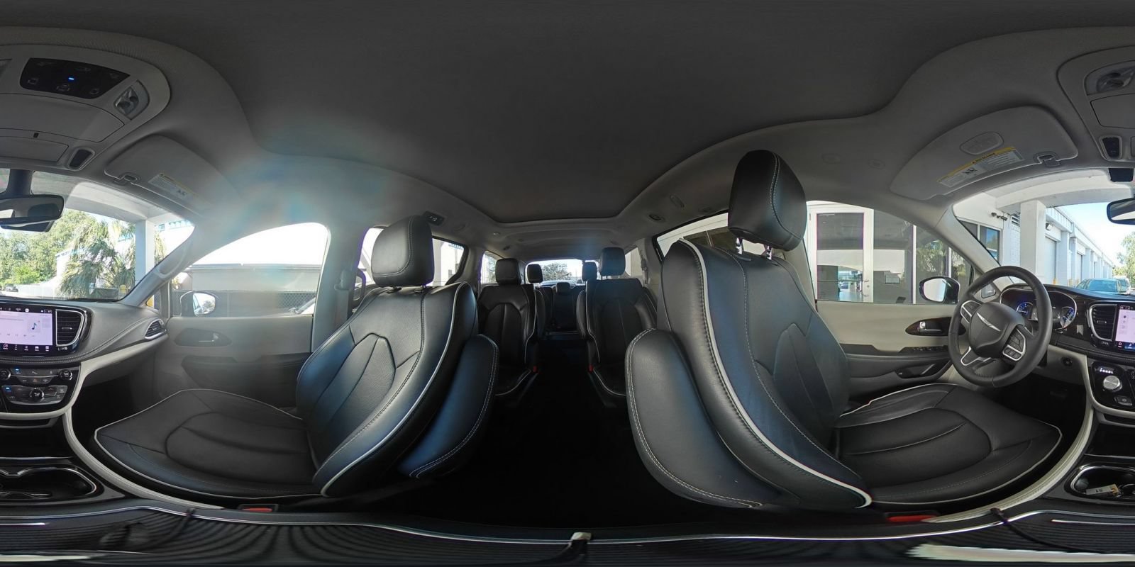 Used 2023 Chrysler Pacifica Limited FWD image 45