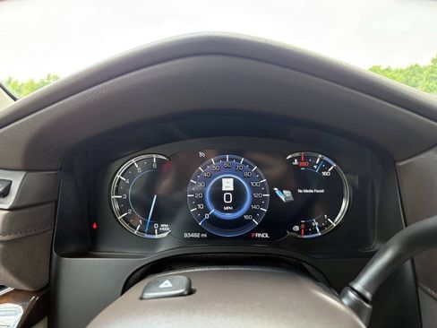 Used 2017 Cadillac Escalade Luxury AWD/4WD image 18